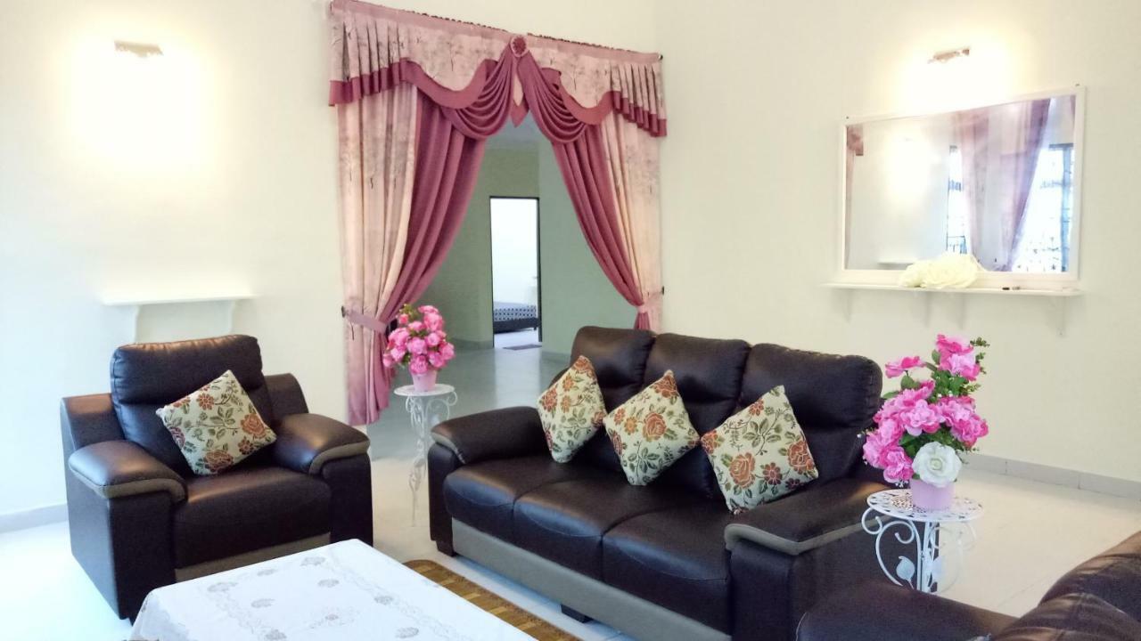 Gambang Homestay Banglomuslim Kuantan Exterior foto